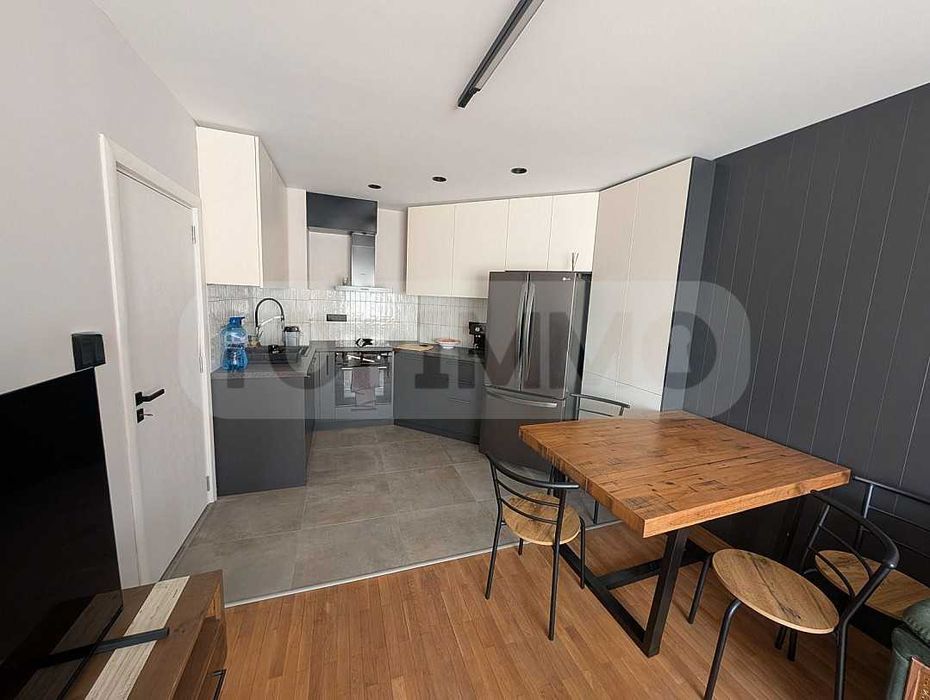 Дава се под наем Тристаен апартамент в Варна, Център - 75 кв.м за 1047.03 € - Снимка #1