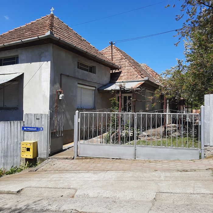 Casă de vânzare