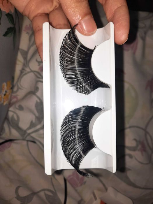 Продам накладные ресницы длинные