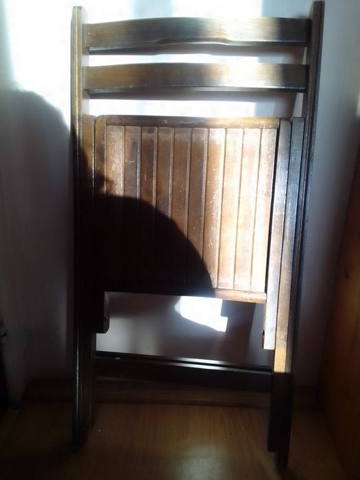 Продавам дървени масивни столове за маса