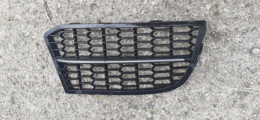 Дясна Решетка За Предна Броня  BMW F10 F11  M-Sport  2009-2017 Година