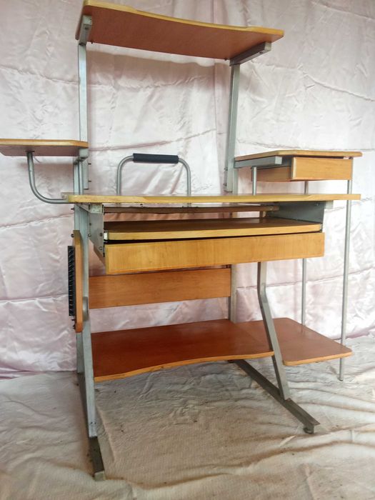 Стол компьютерный