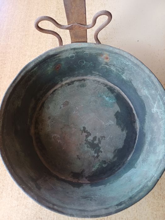 Меден тиган с дръжка