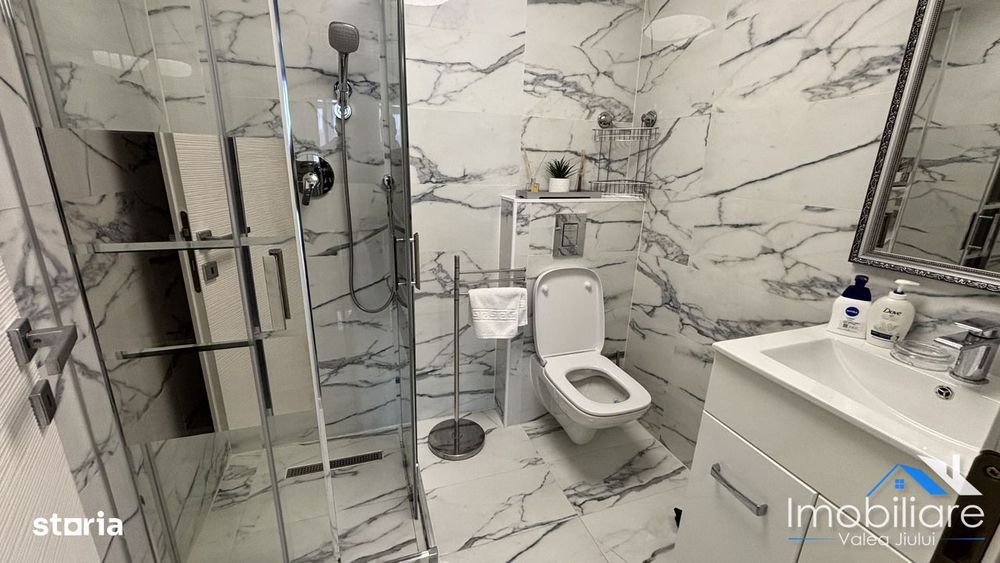 Casa / Pensiune exclusivista - Petrila (Bratianu) | 4 camere cu baie