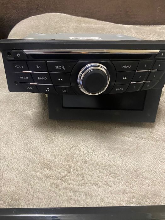 Radio cd cu rama si display peugeot 301 .
