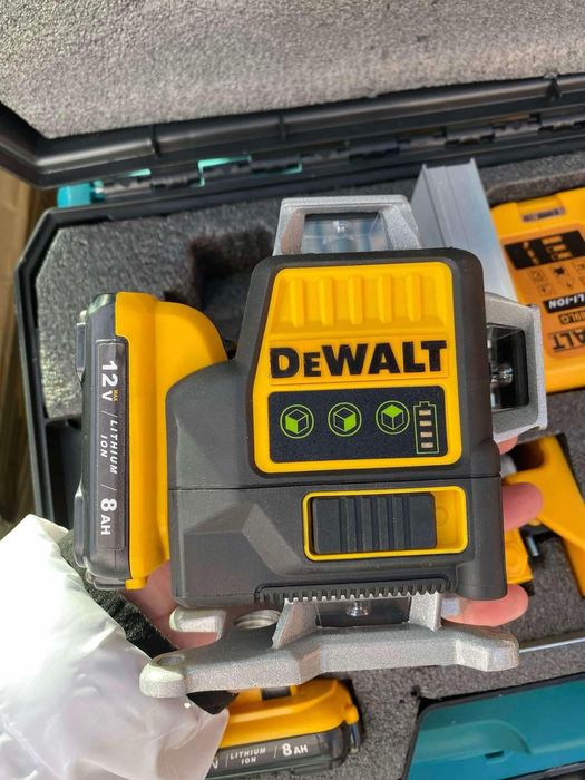 Лазерен нивелир Dewalt 16 линии 4D