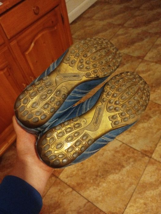 Pantofi de fotbal