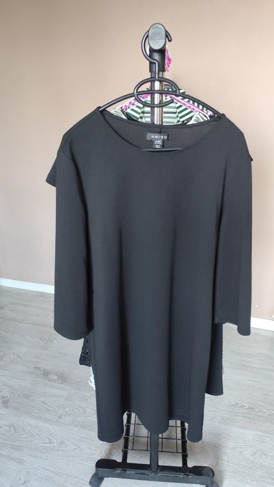 Продавам рокли и бодита