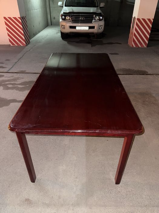 Стол для гостей