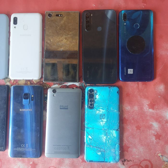 Telefoane defecte pentru piese 400lei  astăzi și mâine ofertă