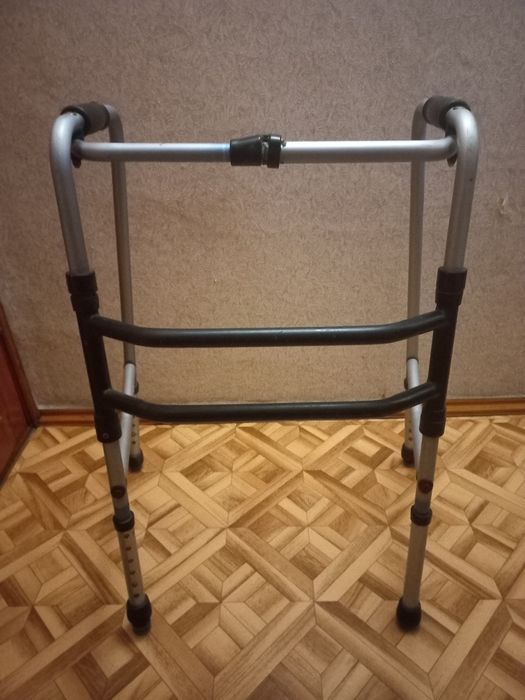 Ходунки для взрослых.