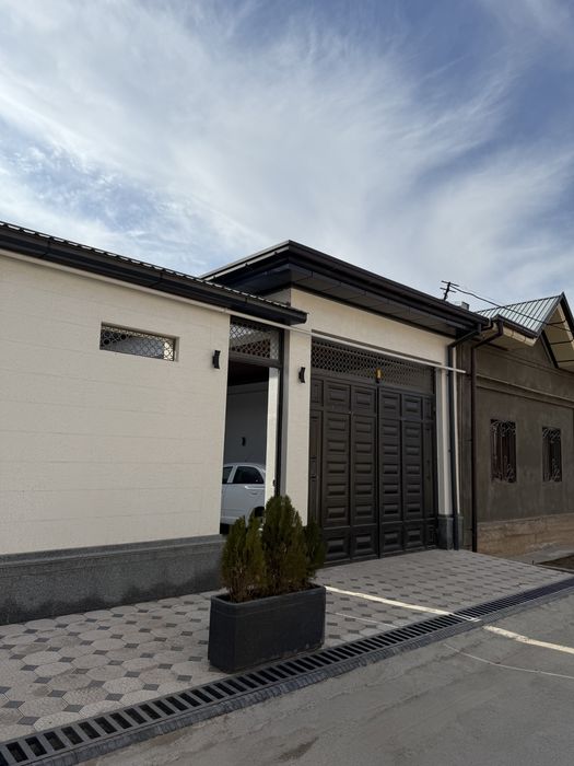 Уч кахрамонда евро уй сотилади, 2 этаж 7 хона 5 та санузел 2 та кухня.