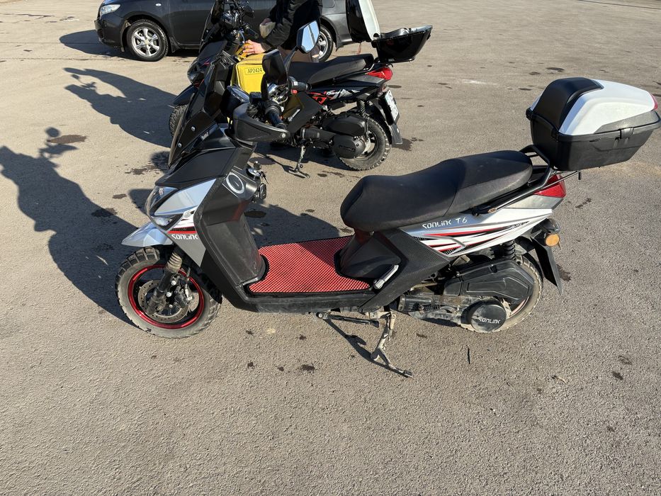 Продам обменяю скутер Стоит на учете