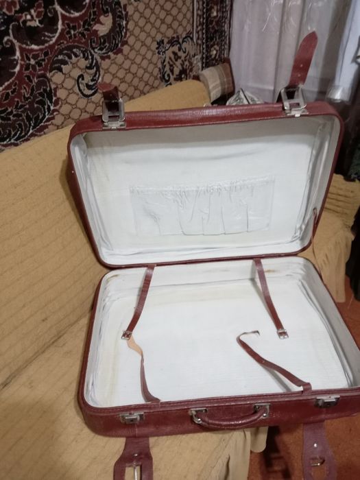 Продаются чемоданы