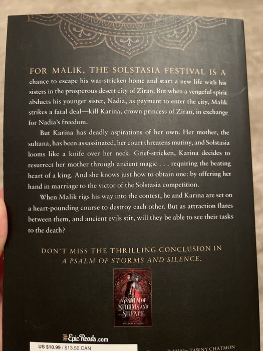 Vand cartea “A song of wraiths and ruin”, limba engleza