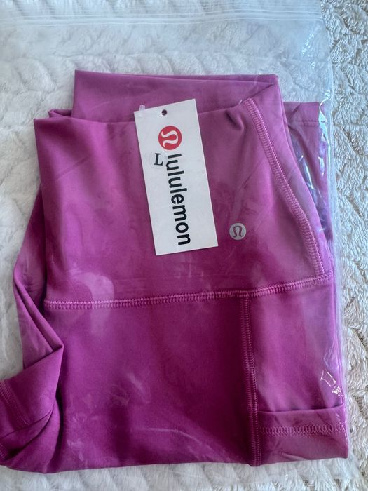 Продавам клинове Lululemon Клинове са много удобни за спорт, фитнес и йога.