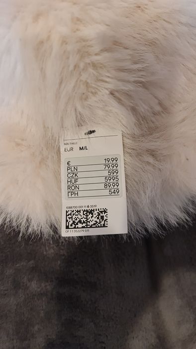 Palarie chic blana artificiala de la H&M