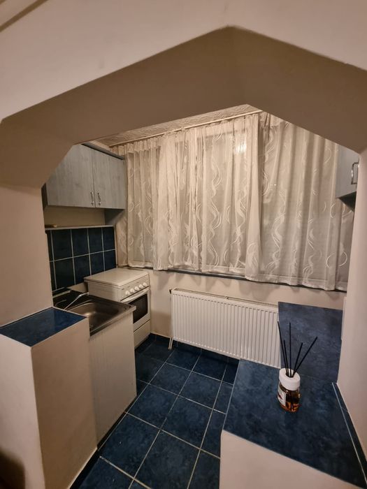 Vand garsoniera parter zona Liceul Emanuel