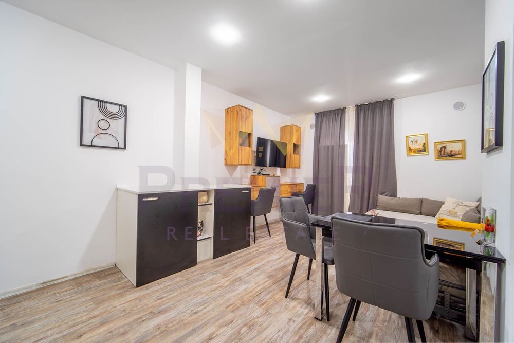 Продава се Четиристаен апартамент в Варна, Център - 125 кв.м за 2352 €/кв.м - Снимка #2