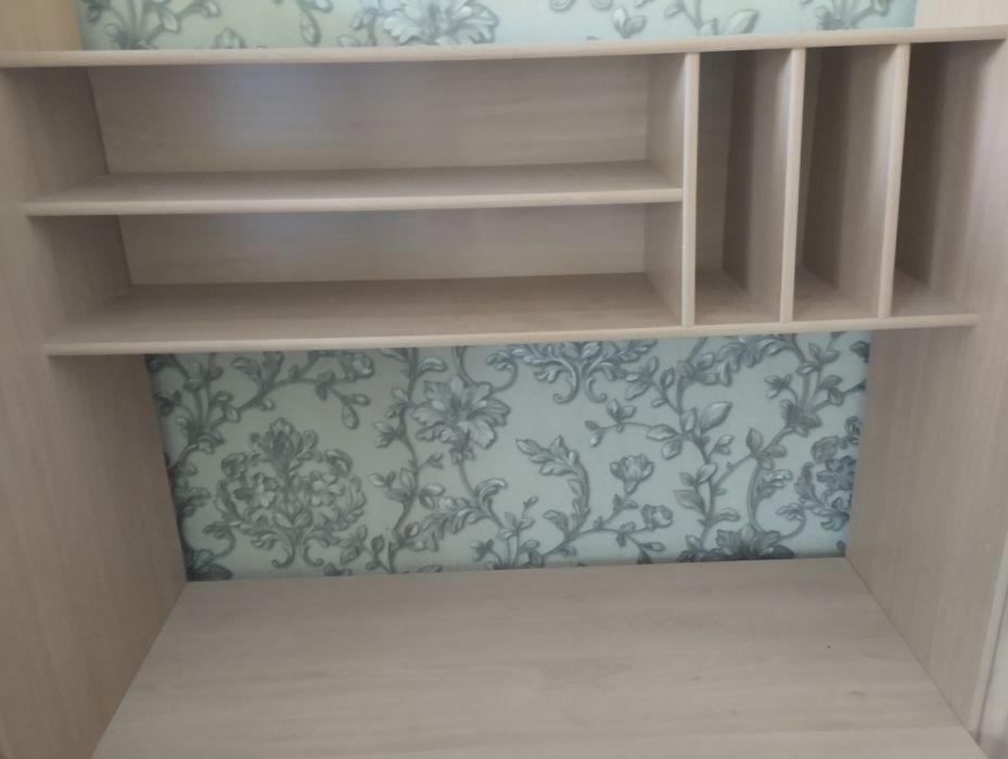 Продам шкаф-компьютерный стол в детскую