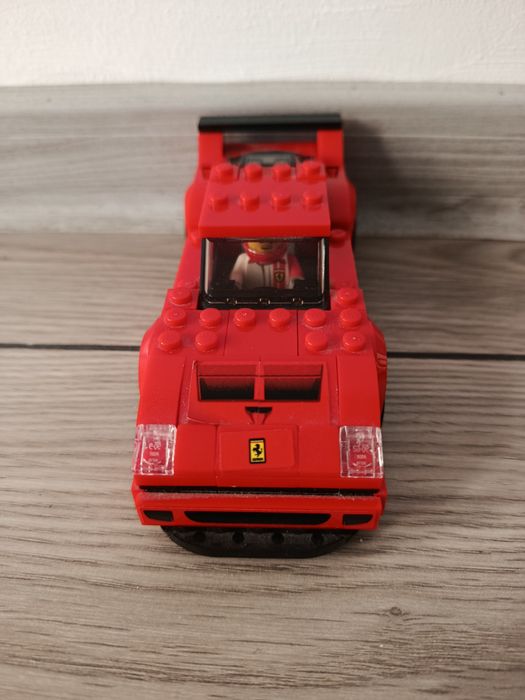 Vând 2 lego uri Speed Champions