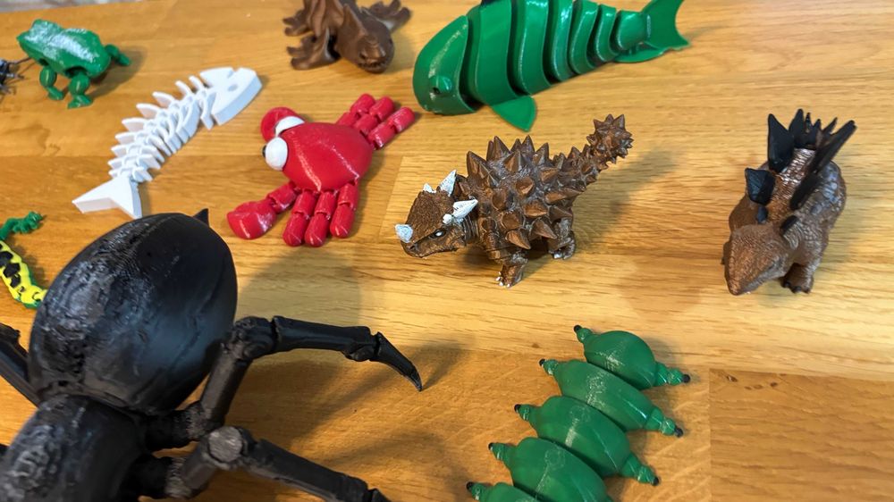 Vand Jucarii Articulate NOI Diverse Modele Ideale Pentru Copii sau Colectionari