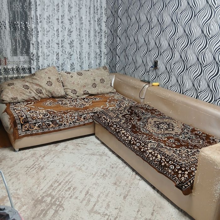 Продам угловой  диван б/у