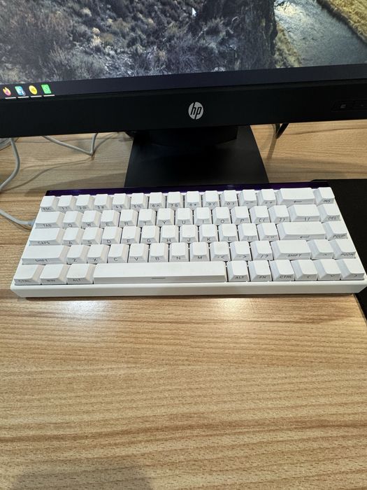 AULA HERO 68 HE белая