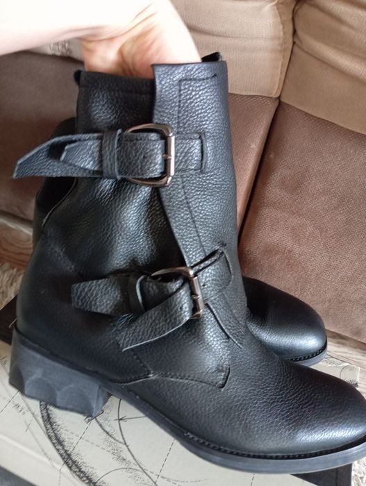 Продаю женские ботиночки