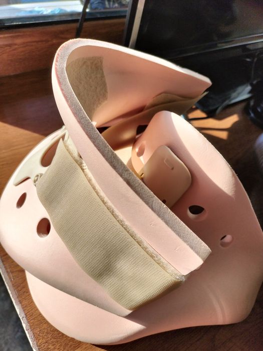 Продам шейный бандаж