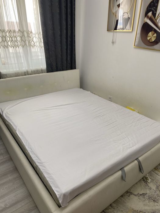 Двухспальная кровать