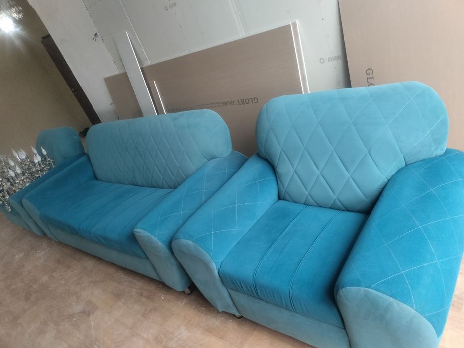 Продаётся диван с двумя креслами