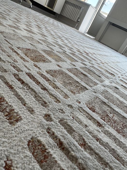 Продам ковер в хорошем состоянии (2,5*3,5)