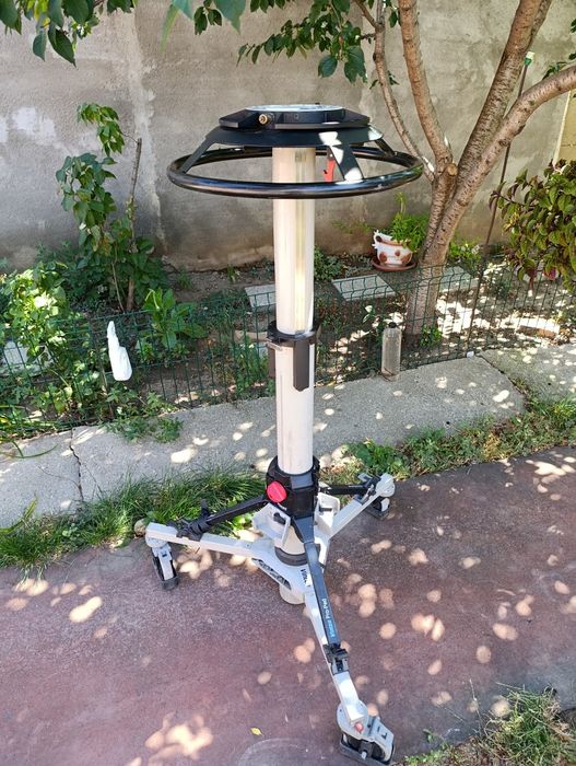 Vinten pro pied hidraulic   ..manfrotto Blackmagic Sony