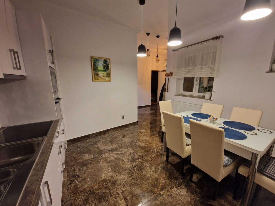Casa + anexa, singur in curte, zona Piata Mica. Disponibil imediat