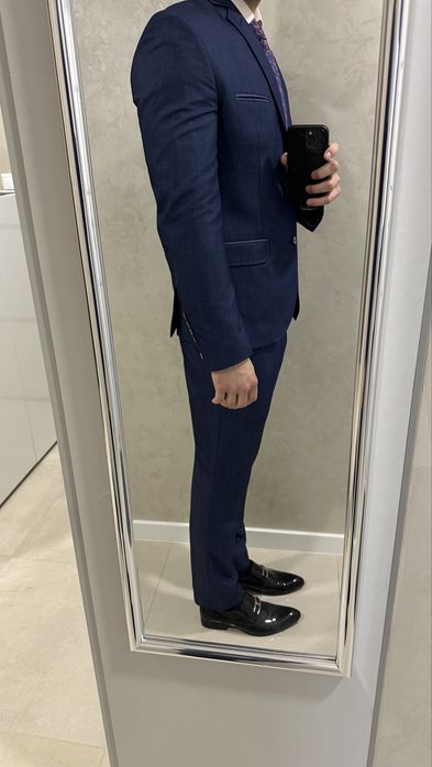 Мъжки официален костюм