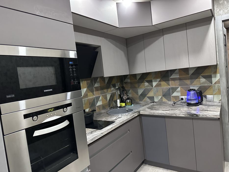 Сдам 1,5 ЕвроЛюкс на Пл.Республики