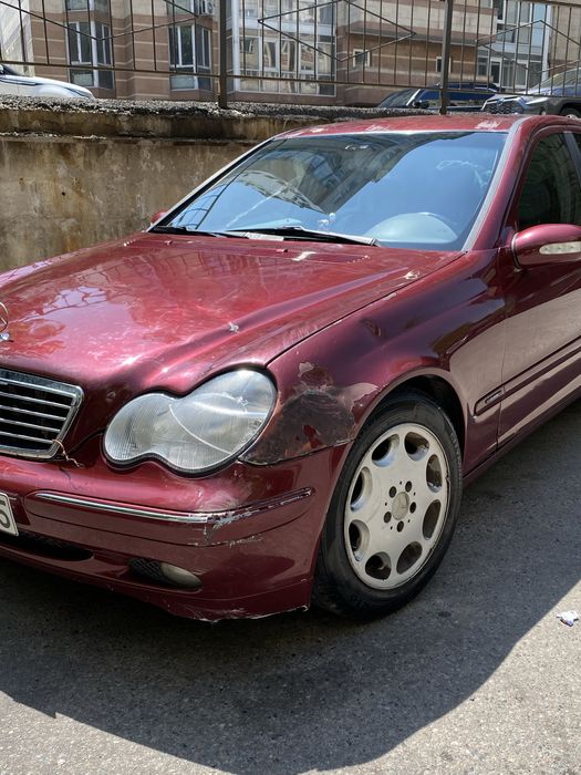 Продается Mercedes C180 w203