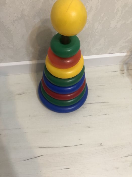 Продам.Пирамидку.Высота 52 см