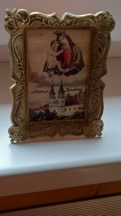 Vand 2 icoane înrămate,mărimi diferite
