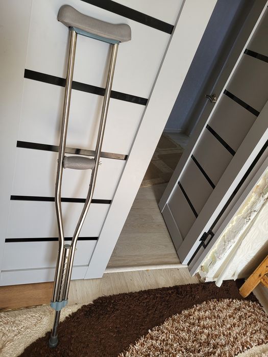 Продаю костыли пара