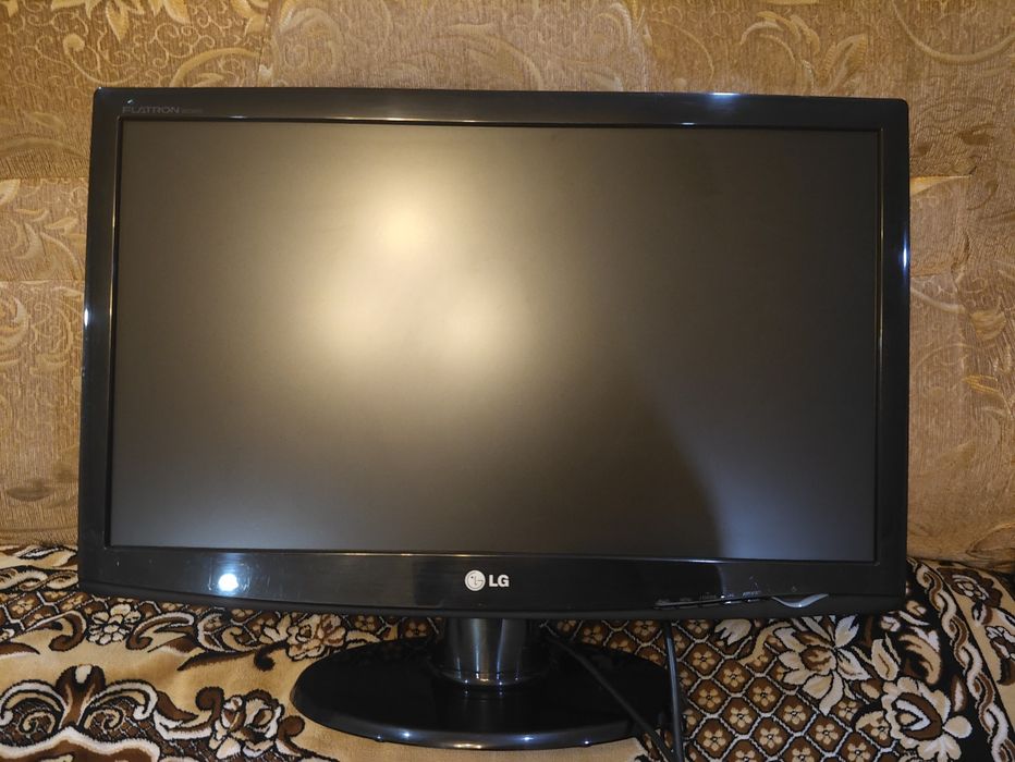 Lg 2343s 23дюйма