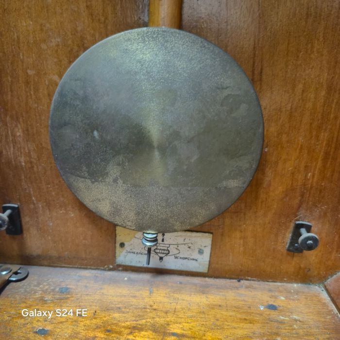 Часы настеные старинные