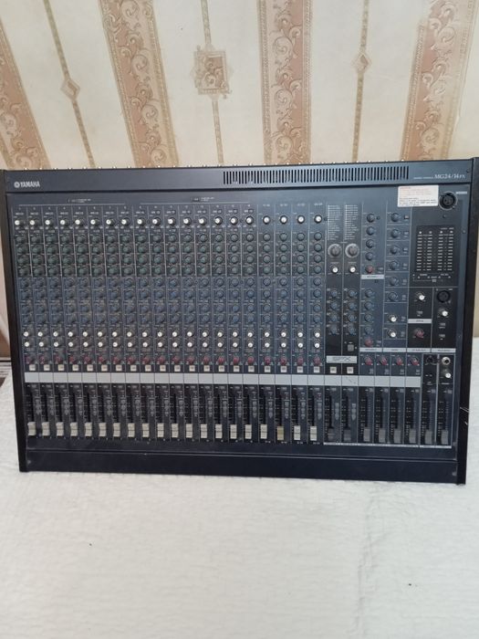 Микшерный пульт YAMAHA