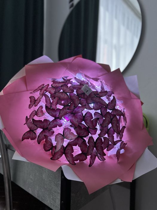 Букет из 51 бабочки светящийся