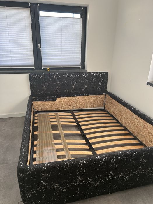 Pat tapitat pe comada, orice culoare