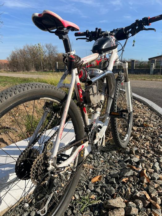 Vând bicicleta cu motor 80cc