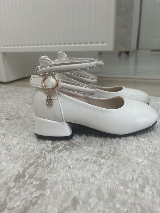 Продам туфельки для девочек