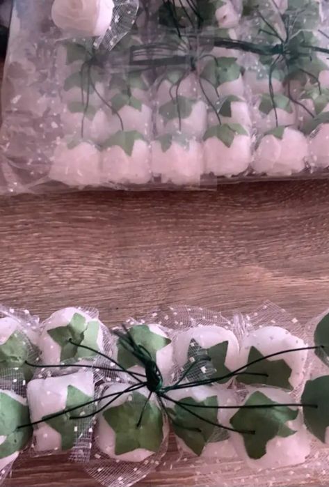 Мечета от рози, и изкустеви рози.