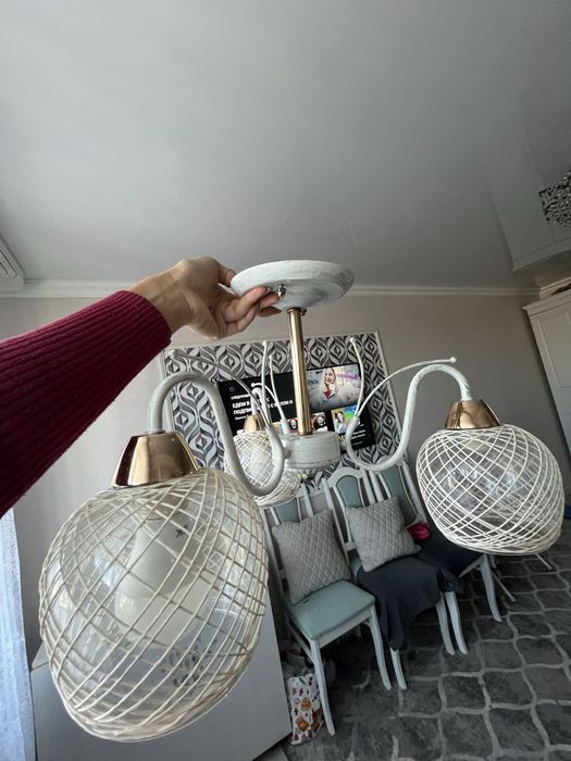 Продам люстру